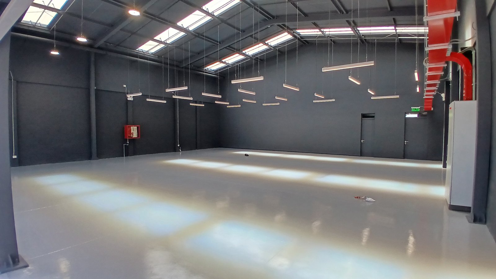 Car Market Showroom - Necsa Constructora